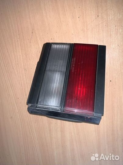 Фонарь задний внутренний правый ун VW passat B3