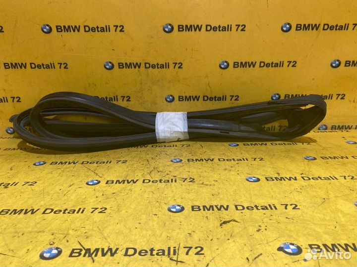 Уплотнитель двери левый Mercedes Viano W639