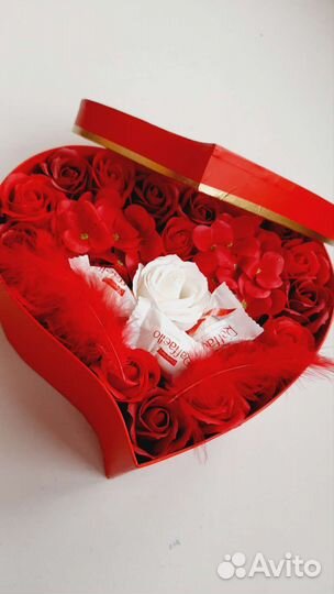 Цветочные композиции и букеты учителям и любимым