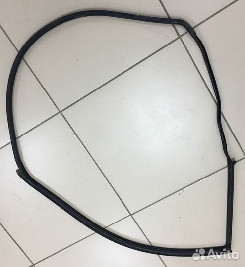 Уплотнитель задней двери Mercedes-Benz W211