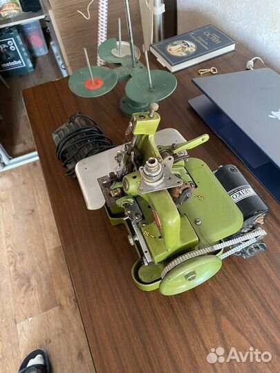 Швейная машинка оверлок