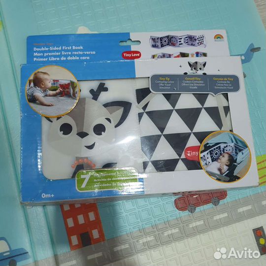 Развивающая книжка tiny love