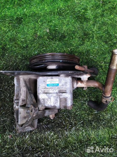 Насос гидроусилителя Nissan Wingroad