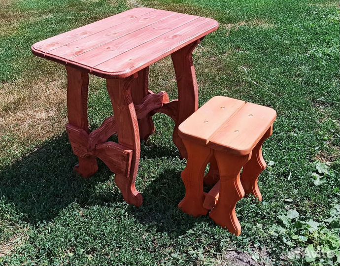 Стол с табуретом