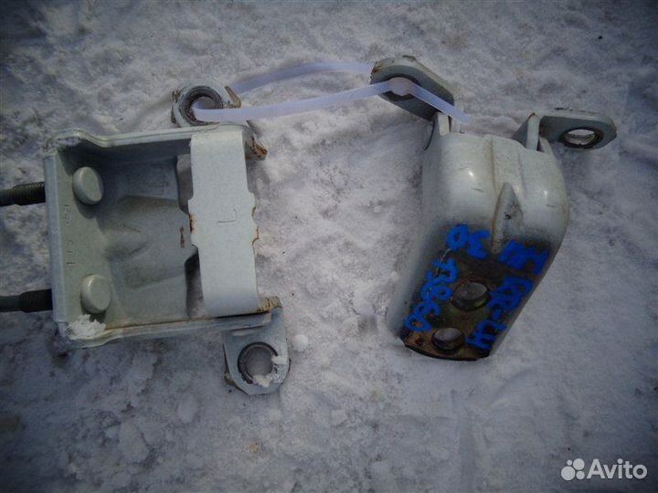 Петля дверная задняя левая Nissan Presage HU30