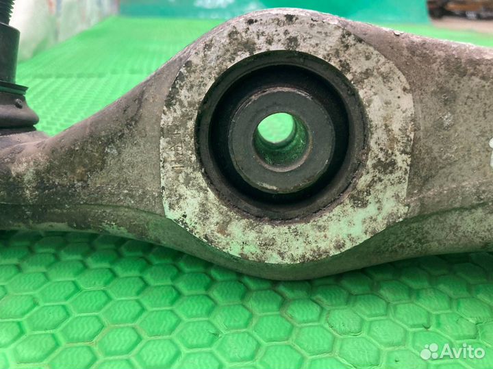 Рычаг подвески нижний правый Volkswagen Touareg NF