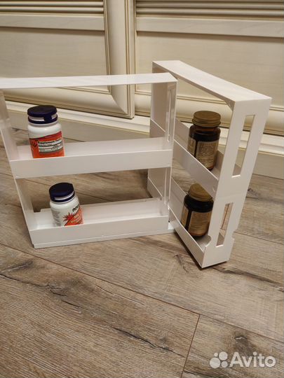 Выдвигающийся стеллаж для специй