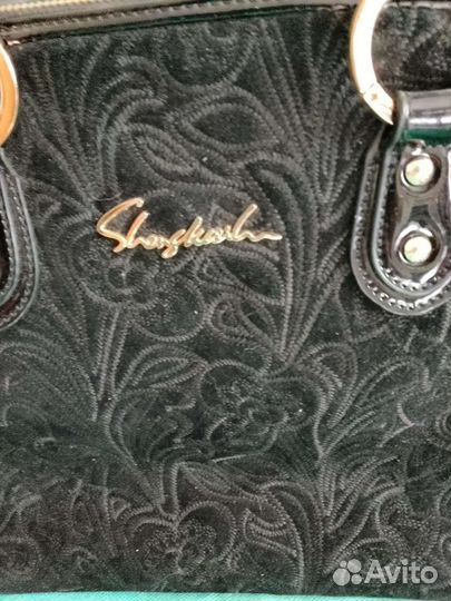 Статуэтка +