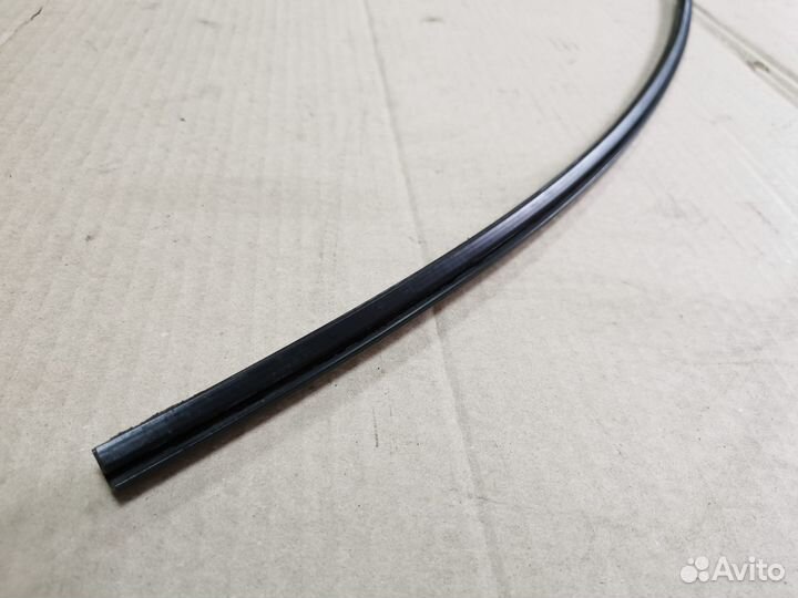 Нижний молдинг лобового стекла Mercedes W124