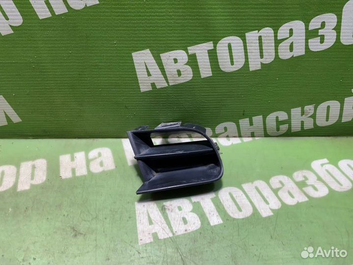 Решетка в бампер передняя правая Nissan Primera