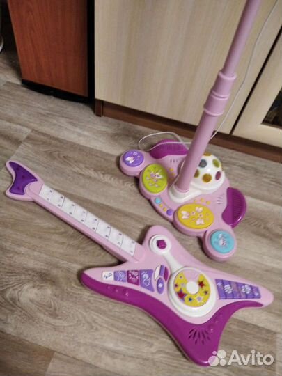 Игрушечная гитара с микрофоном