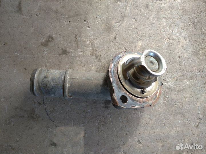 Крышка корпуса термостата, с термостатом. Kia