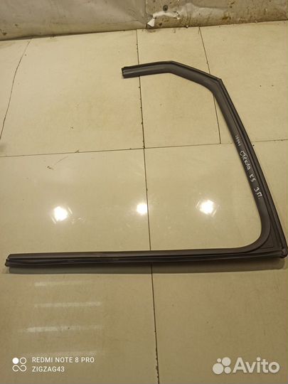 Уплотнитель стекла (задний, правый) (Kia K5 III)