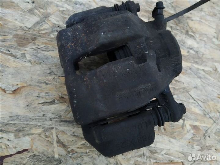 Суппорт передний левый Mercedes C-Class W203