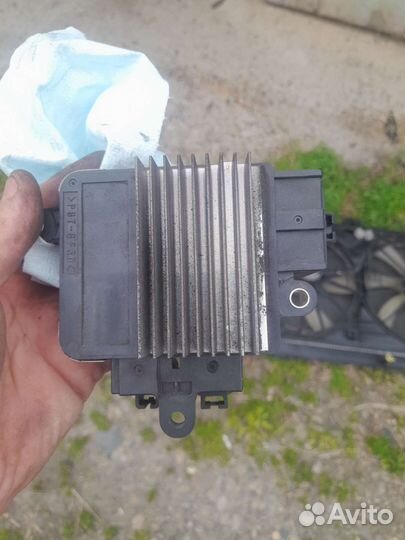 Блок управления радиатором двс Toyota Crown GRS180