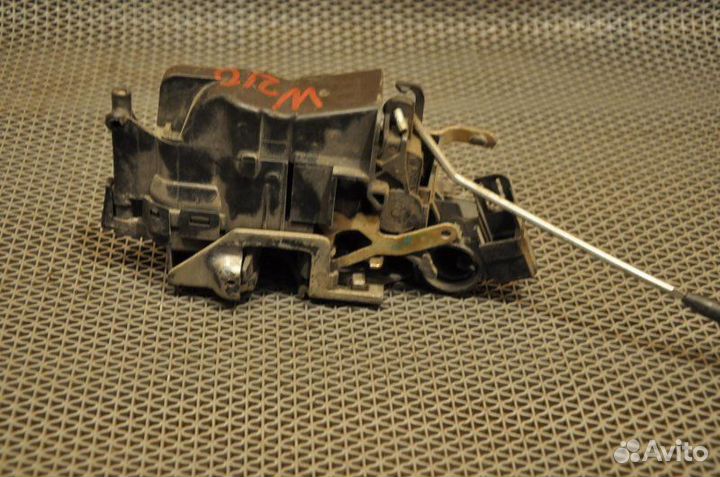 Замок двери передний правый Mercedes-Benz E-Class