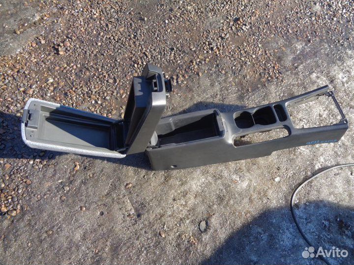 Бардачок между сиденьями Nissan Primera QP11