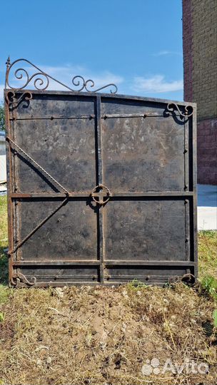 Ворота распашные металлические