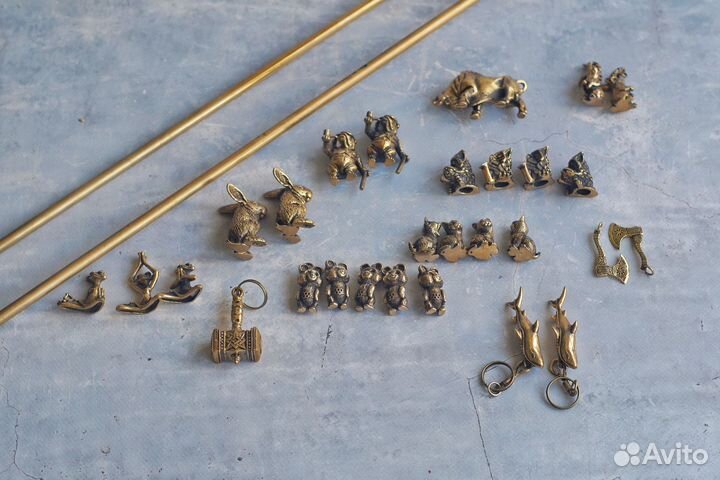 28 брелков-фигурок +2 ложки для обуви