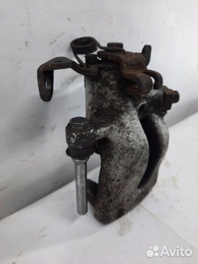 Суппорт тормозной задний правый Opel Zafira B