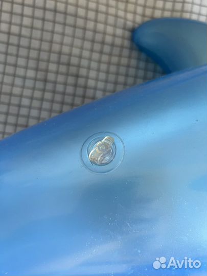 Надувной дельфин