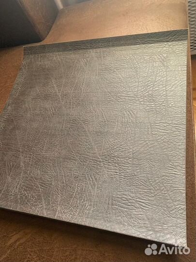 Гибкий столик на подлокотник дивана