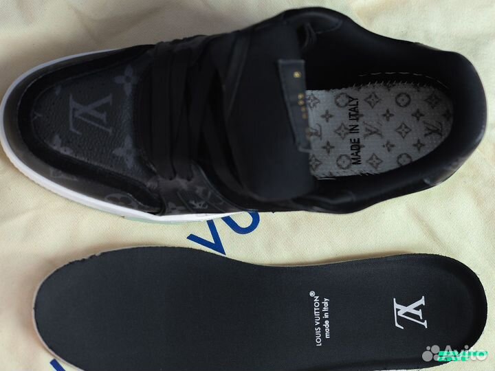 Louis Vuitton Trainer Black