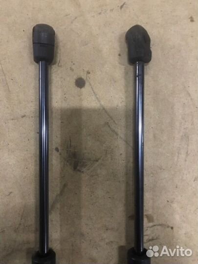 Амортизатор капота Chevrolet Captiva C140 каптива