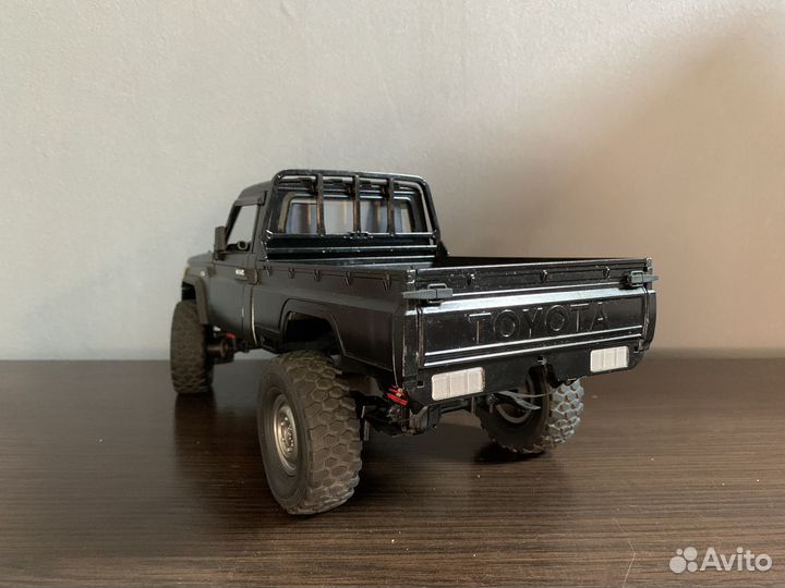 Внедорожник на радиоуправлении MN82 (Toyota LC79)