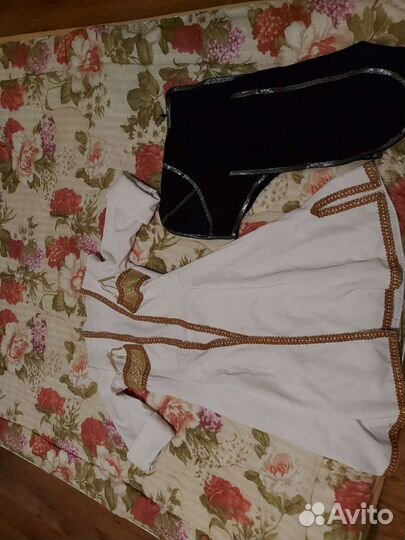 Черкеска белая и башлык черный