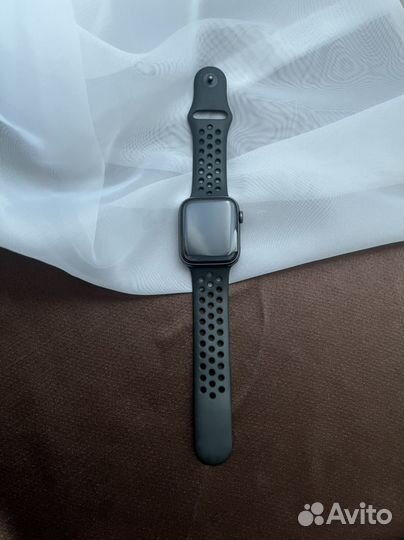 Часы Apple watch se 44 mm nike