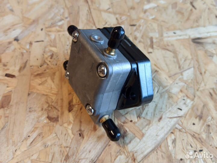 Топливный насос лодочного мотора Mercury 8M0118177