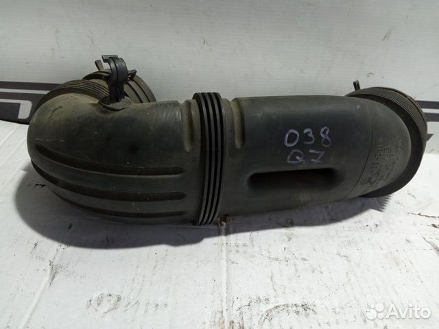 Патрубок корпуса воздушного фильтра Audi Q7 4L