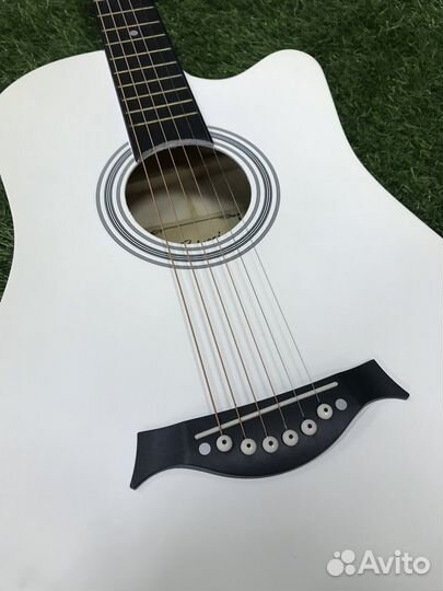 Новая гитара Belucci 3820 белая