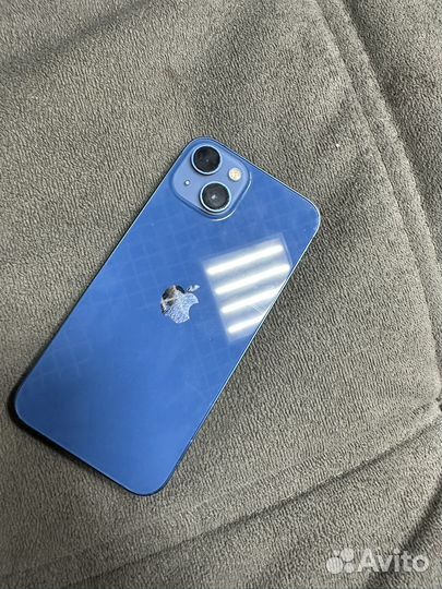 Телефон iPhone 13