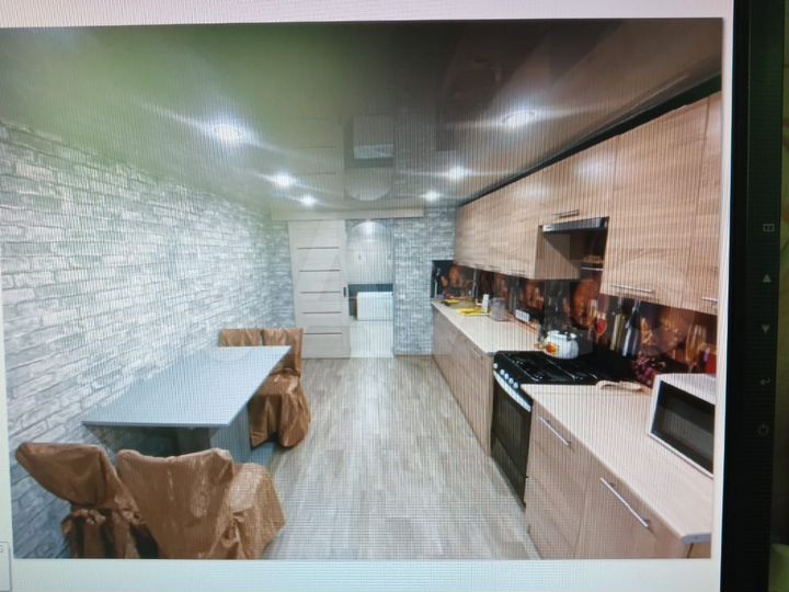 2-к. квартира, 60 м², 1/3 эт.