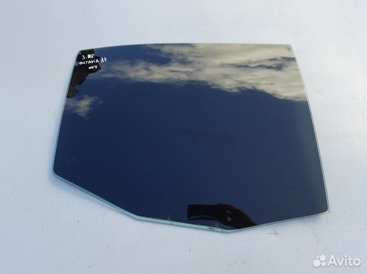 Стекло задней правой двери Skoda Octavia A4 Tour