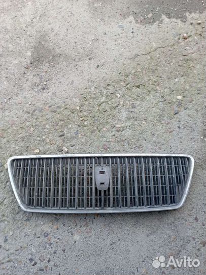 Продам решётку радиатора Toyota Chaser 100 Cresta