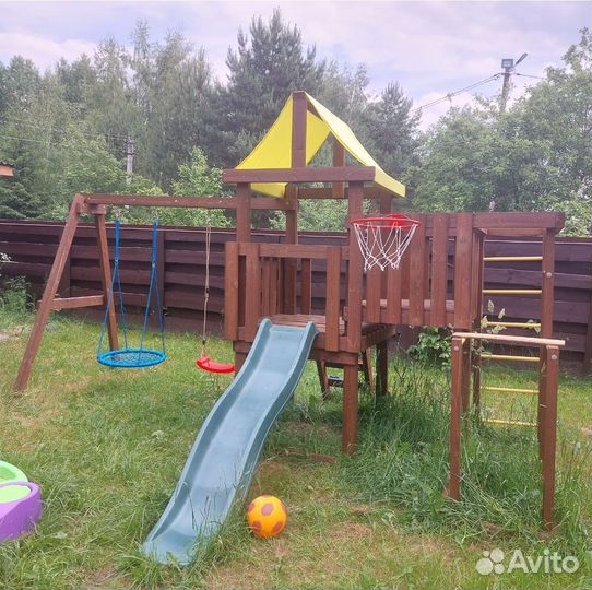 Детский игровой комплекс с горкой, качелями