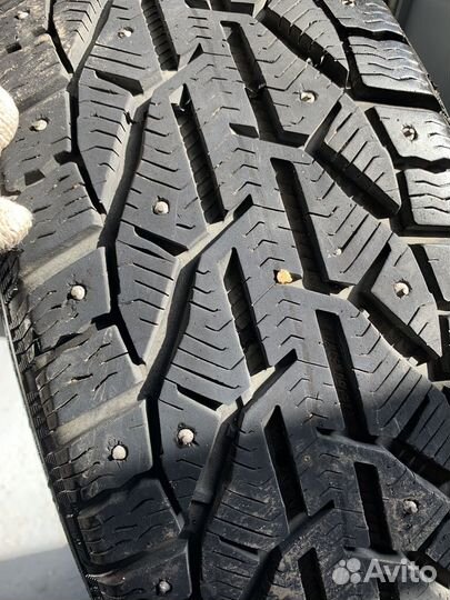 Kormoran SUV Stud 215/60 R17 100T