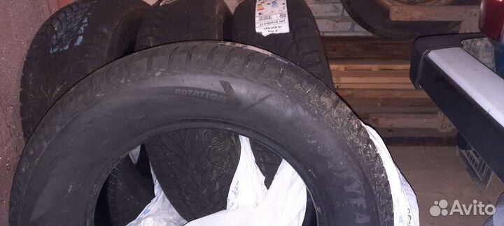 Goodyear UltraGrip Ice 2 215/65 R16 98T