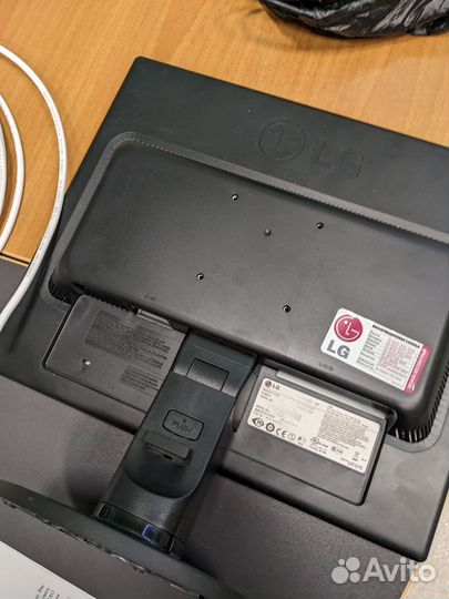 Монитор 19' LG Flatron e1942