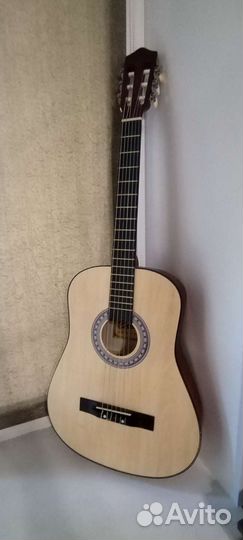 Акустическая гитара 