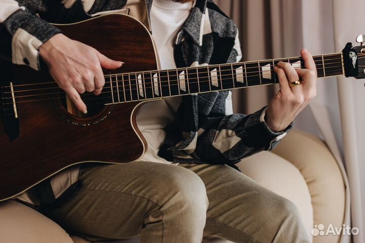 Преподаватель по гитаре