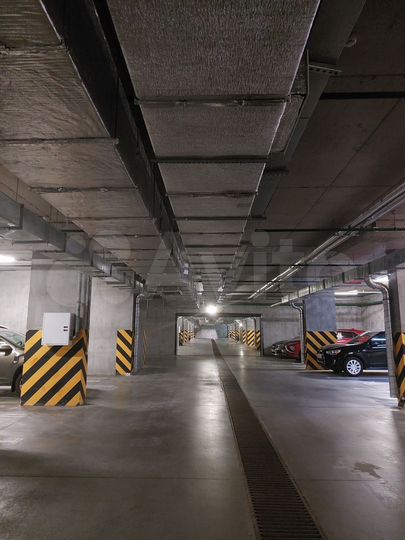 Машиноместо, 14 м²