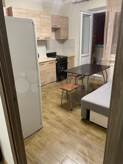 2-к. квартира, 74 м², 1/17 эт.