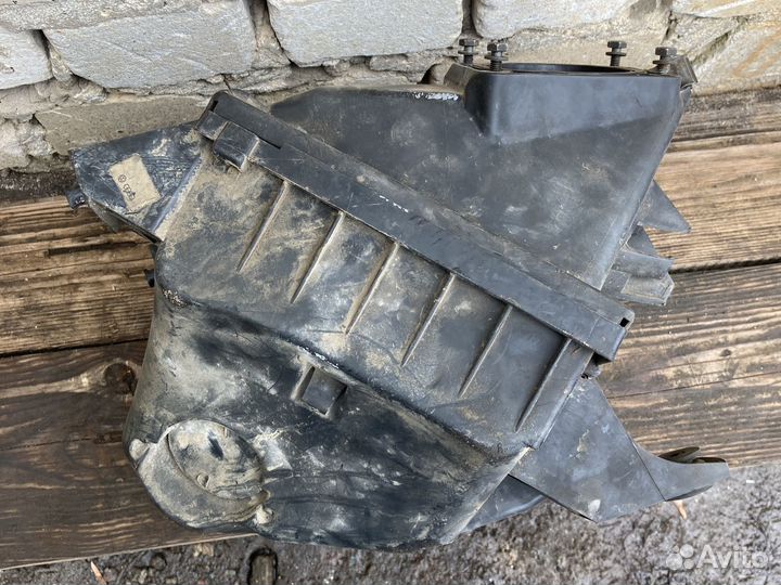 Корпус воздушного фильтра Ауди а6 с5