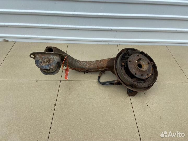 Поворотный кулак задний правый BMW е36