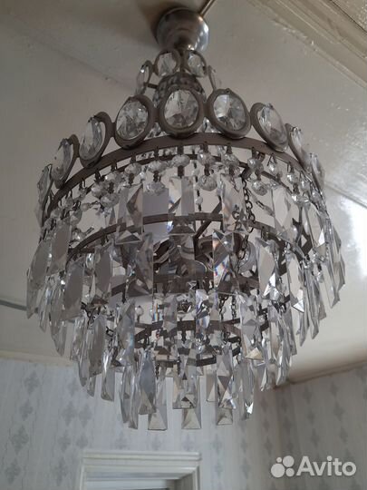 Продаётся хрустальная люстра