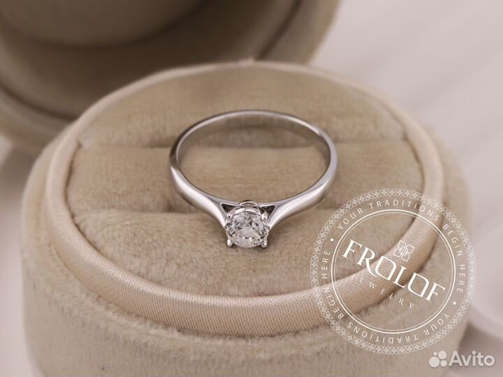 Золотое кольцо с бриллиантом 0,5 карат